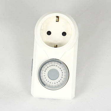 binnen-wiet-kweken-tijdschakelaar Hier zie je een tijdschakelaar, deze schakelt automatisch het licht in of uit. Een tijdschakelaar voor HPS lampen zijn geen gewone tijdschakelaars maar speciale zwaardere schakelaars.