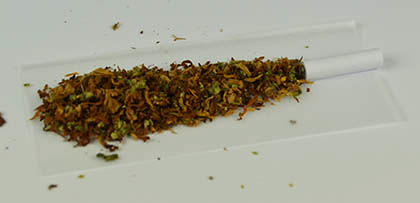 jointje-draaien-wiet-tabak-vloeitje-tipje joint draaien volgorde